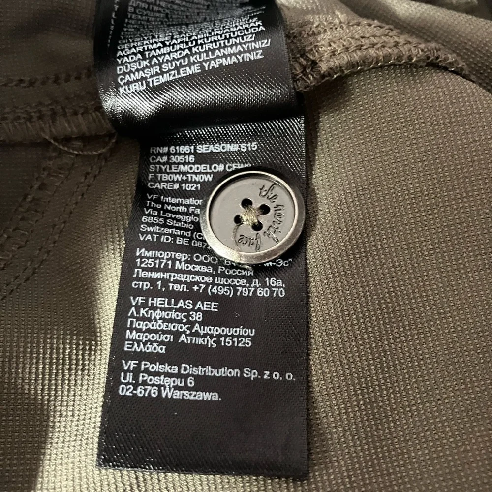 The North Face Cargo Shorts- Women's 4